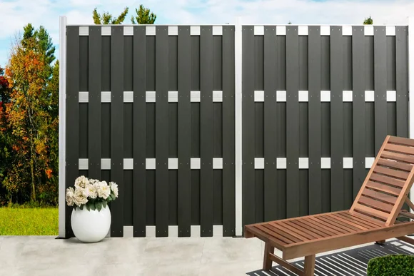 Modern gestalteter Sichtschutzzaun